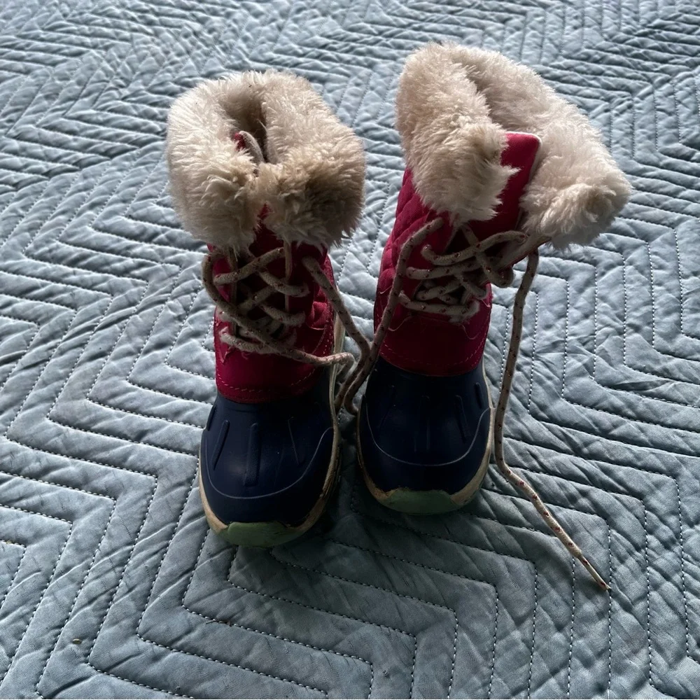 Girls carters snow boots size 9